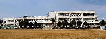 泉佐野市立長坂小学校 210ｍ(徒歩3分)
