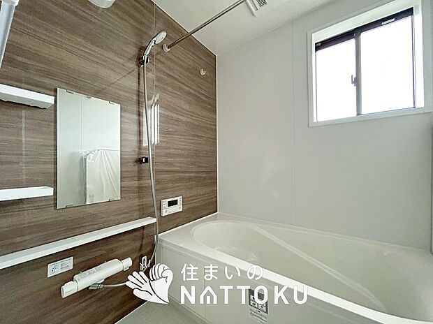 【現地写真(浴室)】浴室暖房乾燥機付き。1坪タイプで広々です。