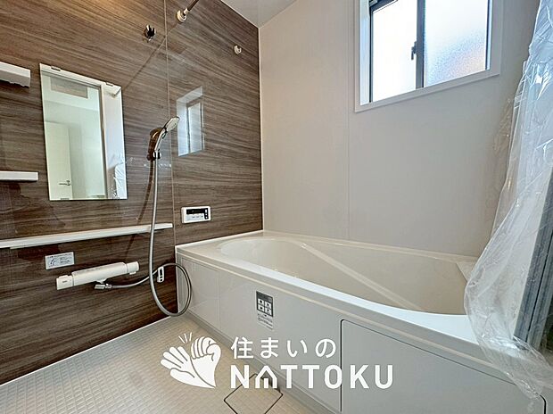 【現地写真(浴室)】浴室暖房乾燥機付き。1坪タイプで広々です。