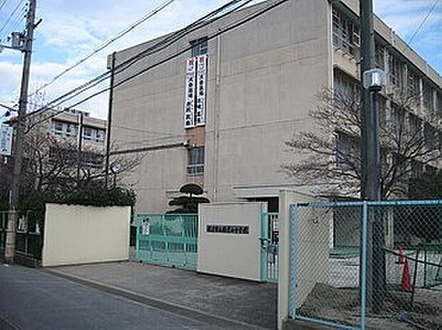 枚方市立楠葉西中学校（約1,800m）