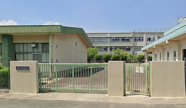 高槻市立第三中学校（約560m）