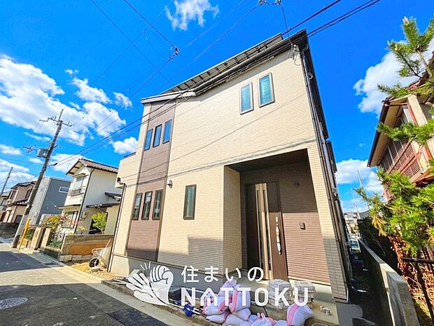 【健康被害に配慮したもっとも安全性の高い建材を採用し、シックハ】軽くて火災に強い屋根材を採用し、地震時の建物への負担や揺れを軽減しています。