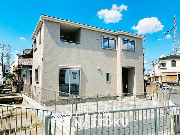 【現地写真(外観)】雨で汚れを落とし、耐久性・耐候性に優れた外壁を使用しています。