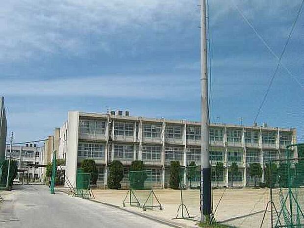 枚方市立枚方中学校（約650m）