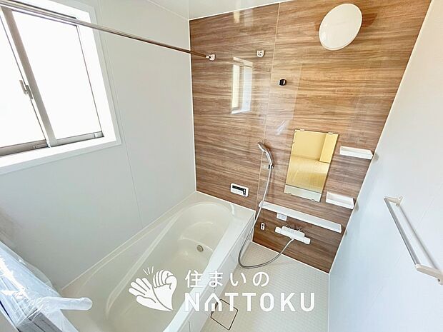 【現地写真（浴室）】浴室暖房乾燥機付き。１坪タイプで広々です。