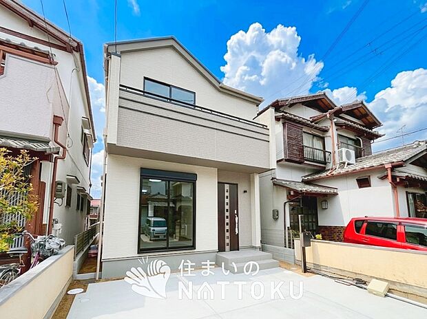 【現地写真（外観）】雨で汚れを落とし、耐久性・耐候性に優れた外壁を使用しています。