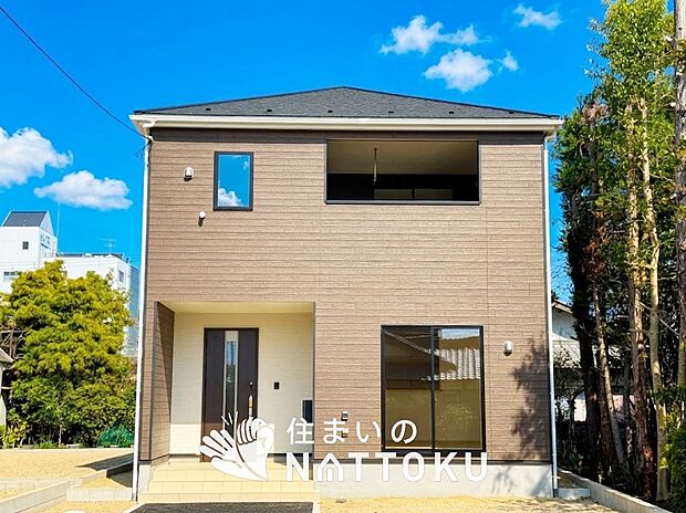 【現地写真（外観）【１号地】】雨で汚れを落とし、耐久性・耐候性に優れた外壁を使用しています。