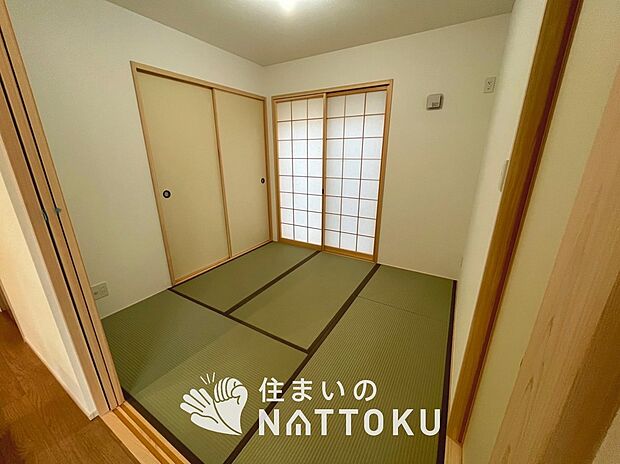 【現地写真(和室)】大壁仕様の新和室。くつろぎの空間です。