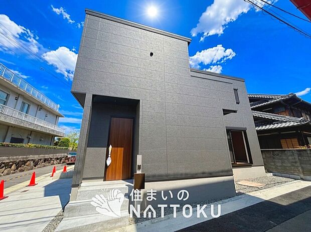 【現地写真（外観）【Ｄ号地】】断熱性、気密性を高める工夫で一年中ずっと心地よく暮らせる、高気密・高断熱です。