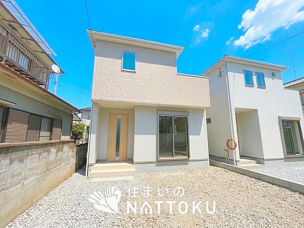 【現地写真（外観）【１号地】】雨で汚れを落とし、耐久性・耐候性に優れた外壁を使用しています。