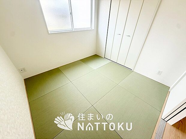 【現地写真(和室)】大壁仕様の新和室。くつろぎの空間です。