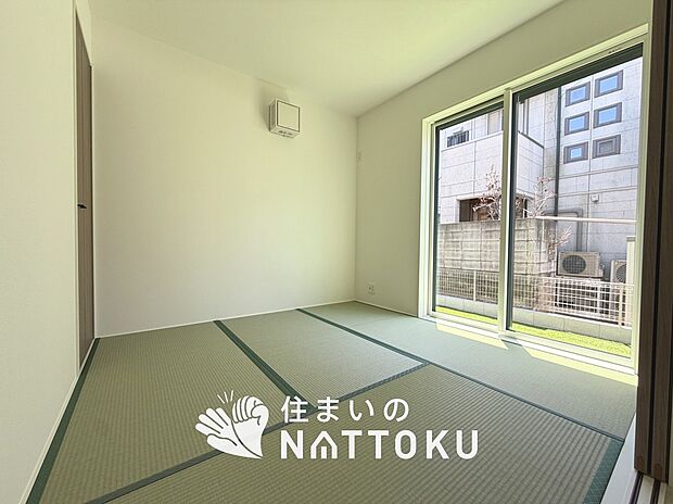 【現地写真(和室)】大壁仕様の新和室。くつろぎの空間です。