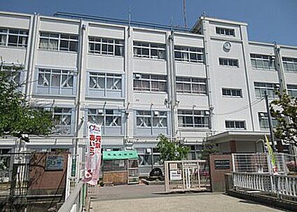 高槻市立芝生小学校 1120ｍ(徒歩14分)
