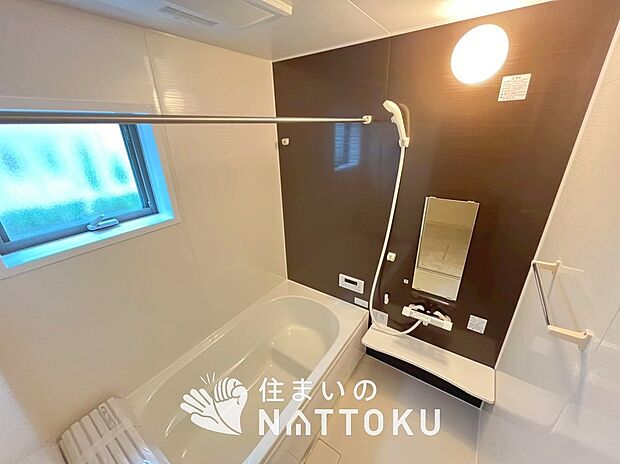 【現地写真（浴室）】浴室暖房乾燥機付き。１坪タイプで広々です。