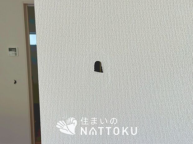 【TVモニター付インターホン】来訪者を画像と音声で確認できる、防犯性に優れた安心のシステム。
スッキリしたデザインで、誰でも簡単に操作できます。