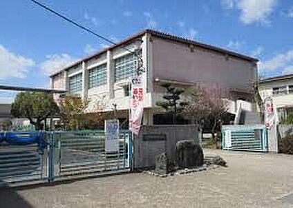 交野市立郡津小学校 556ｍ(徒歩7分)