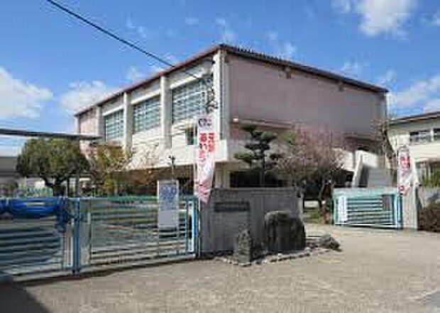 交野市立郡津小学校（約556m）
