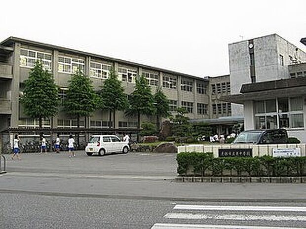彦根市立東中学校(約1,900m)