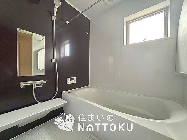 【現地写真（浴室）】浴室暖房乾燥機付き。１坪タイプで広々です。