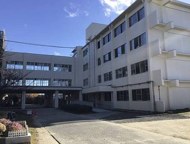 枚方市立桜丘中学校（約770m）