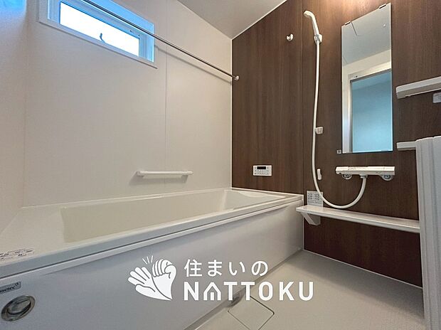 【現地写真（浴室）】浴室暖房乾燥機付き。１坪タイプで広々です。