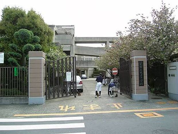 八尾市立成法中学校（約650m）