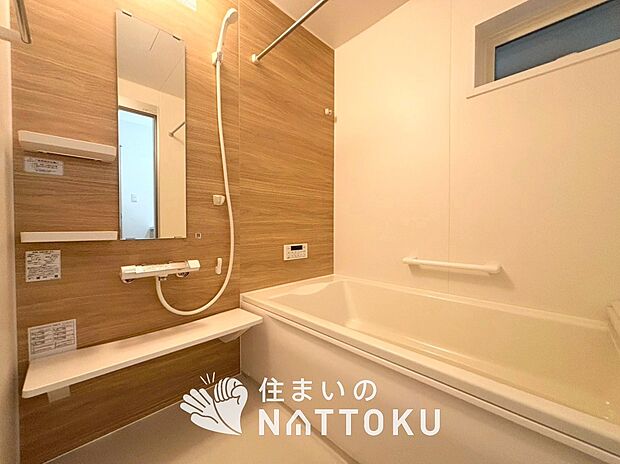 【現地写真（浴室）】浴室暖房乾燥機付き。１坪タイプで広々です。