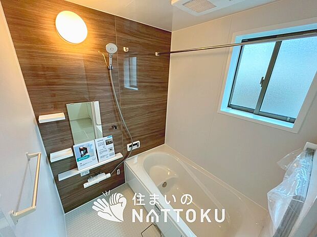 【現地写真（浴室）】浴室暖房乾燥機付き。１坪タイプで広々です。