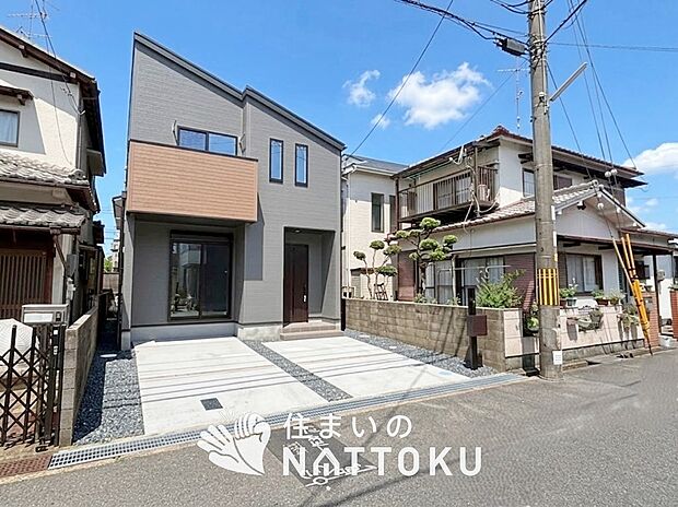 【現地写真(前道含む外観)】健康被害に配慮したもっとも安全性の高い建材を採用し、シックハウス対策をしております。