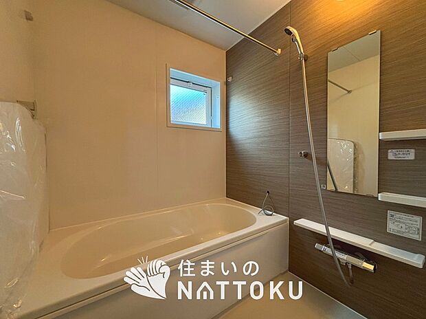 【現地写真(浴室)】浴室暖房乾燥機付き。1坪タイプで広々です。