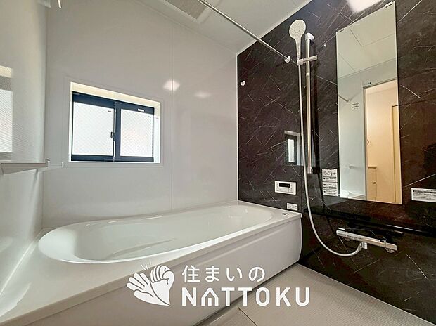 【現地写真(浴室)】浴室暖房乾燥機付き。1坪タイプで広々です。