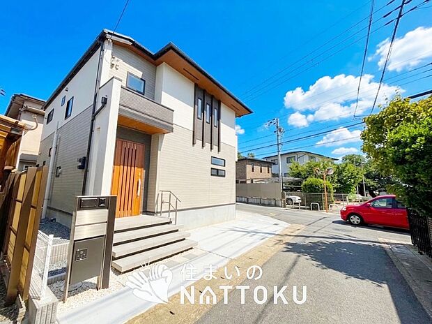 【現地写真(前道含む外観)】健康被害に配慮したもっとも安全性の高い建材を採用し、シックハウス対策をしております。