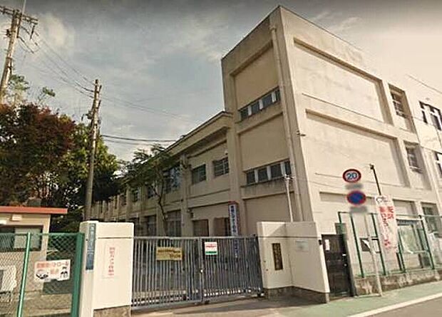 羽曳野市立高鷲小学校(約850m)