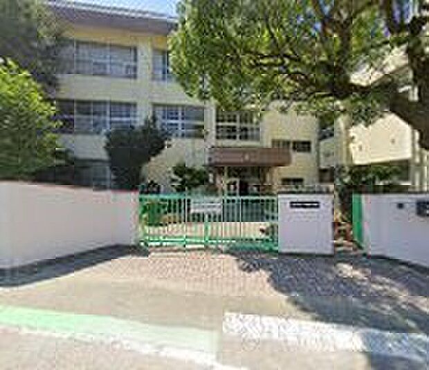 和歌山市立和佐小学校(約1,400m)