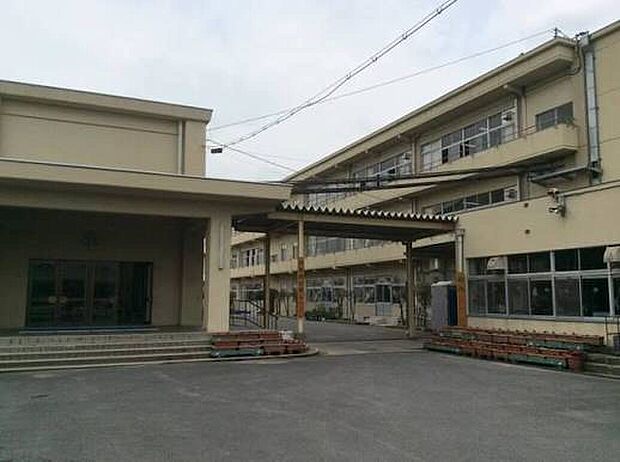 宇治市立伊勢田小学校(約800m)