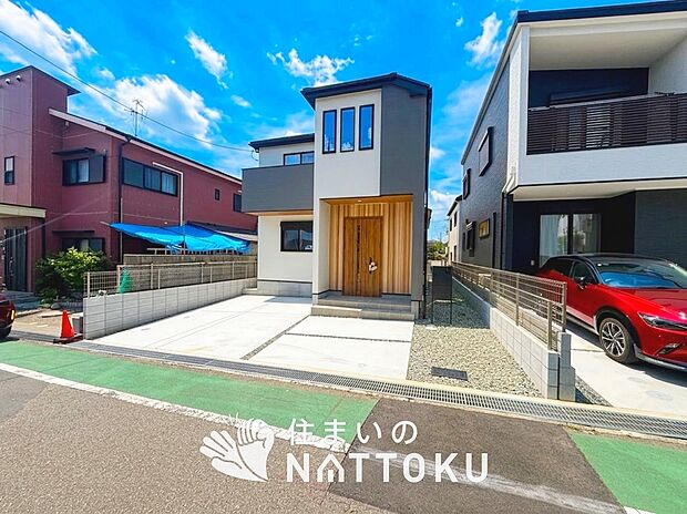 【現地写真(前道含む外観)】高い断熱性能があり、防湿性能の高いフィルム付属で壁内の結露対策をしています。