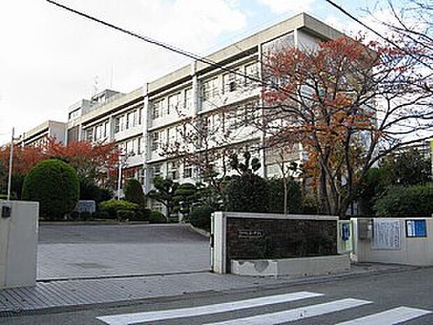 豊中市立第二中学校(約646m)