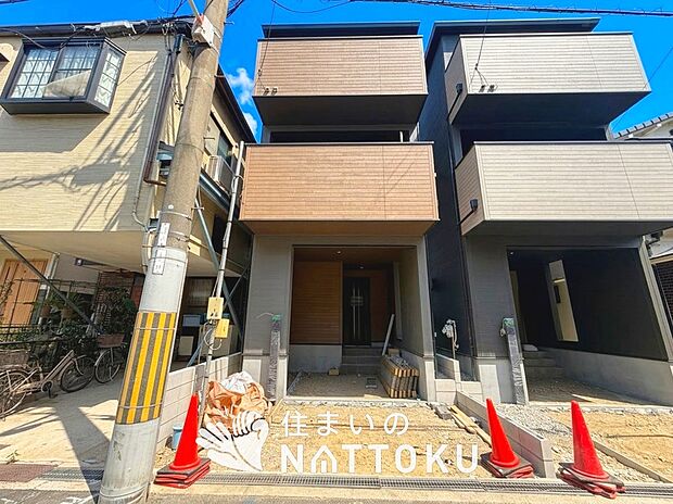 【現地写真(外観)【1号地】】雨で汚れを落とし、耐久性・耐候性に優れた外壁を使用しています。