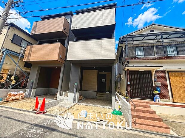 【現地写真(外観)【2号地】】高い断熱性能があり、防湿性能の高いフィルム付属で壁内の結露対策をしています。