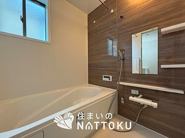 【現地写真(浴室)】浴室暖房乾燥機付き。1坪タイプで広々です。