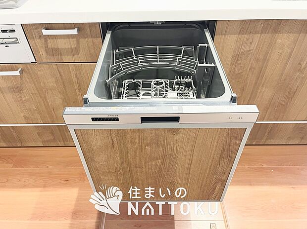 【浴室暖房換気乾燥機】食後の時間にゆとりを与えてくれる食器洗い乾燥機。
操作ボタンも上面にあるので、腰をかがめずに操作ができラクラクです。
