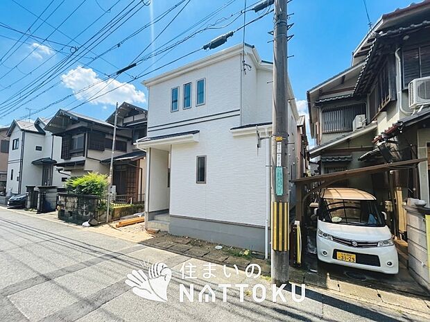 【現地写真（前道含む外観）】健康被害に配慮したもっとも安全性の高い建材を採用し、シックハウス対策をしております。