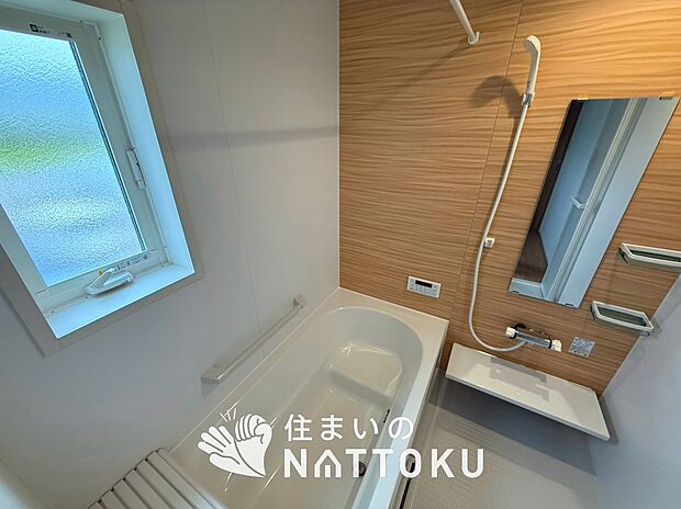 【現地写真(浴室)】浴室暖房乾燥機付き。1坪タイプで広々です。