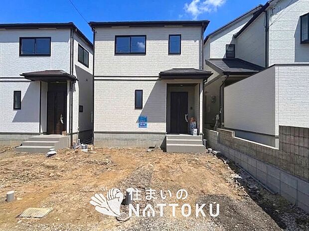 【現地写真(外観)【A号地】】雨で汚れを落とし、耐久性・耐候性に優れた外壁を使用しています。