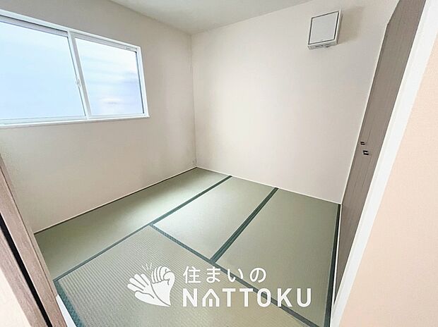 【現地写真(和室)】大壁仕様の新和室。くつろぎの空間です。
