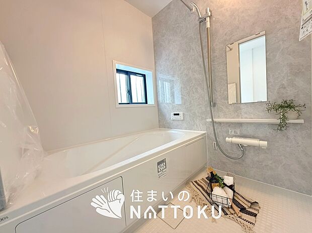 【現地写真(浴室)】浴室暖房乾燥機付き。1坪タイプで広々です。