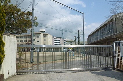 寝屋川市立石津小学校 260ｍ(徒歩4分)