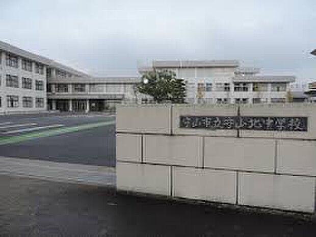 守山市立守山北中学校(約2,400m)