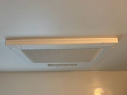 電気式浴室暖房換気乾燥機