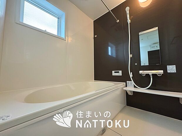 【現地写真(浴室)】浴室暖房乾燥機付き。1坪タイプで広々です。